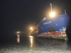 Çanakkale Boğazı'nda kuru yük gemisi karaya oturdu