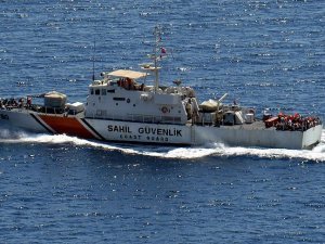 Çanakkale'de sığınmacıları taşıyan tekne battı: 14 ölü