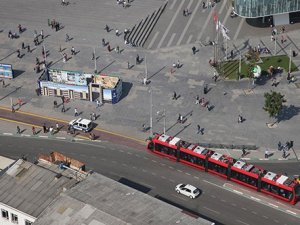 Tramvay hattına park edene hapis cezası geliyor