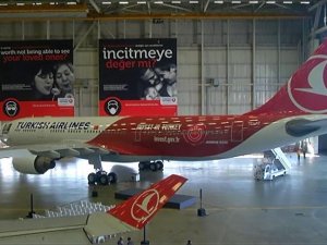 THY'nin 'Türkiye'ye yatırım yapın' logolu uçağı tanıtıldı