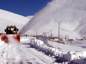 Doğu'da 678 köy yolu ulaşıma kapandı