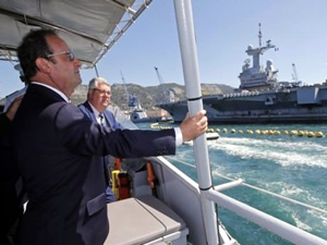 Hollande Charles de Gaulle uçak gemisini ziyaret etti
