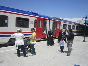 Erzurum'da tren yolculuğu ilgi odağı