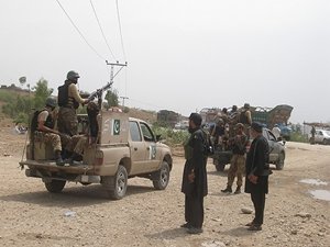 Taliban havalimanına saldırdı: 37 ölü