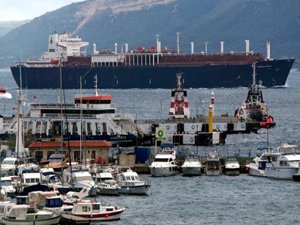 Doğalgaz tankeri Çanakkale Boğazı'ndan geçti