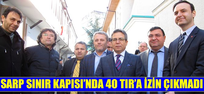 Sarp Sınır Kapısı'nda 40 TIR'a izin çıkmadı