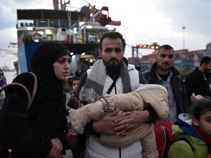 Yeni yıla denizde mahsur kalarak giren yolcular Mersin'e ayak bastı