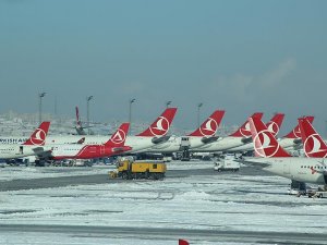 Hava yolu ulaşımına kar engeli