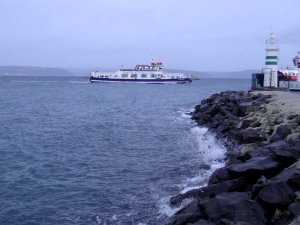 Marmara Denizi'nde ulaşıma poyraz engeli, gemiler Şarköy'e sığındı