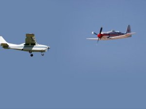ABD'de iki küçük uçak havada çarpıştı