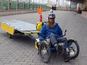 Güneş Enerjili bisikletle dünya turu