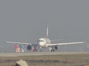 Suriye uyruklu çocuk, uçağa kaçak bindi