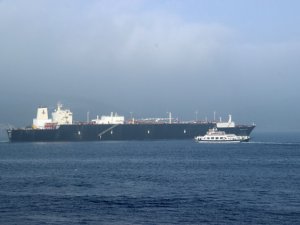 Tankerin geçişi sırasında Çanakkale Boğazı kapatıldı