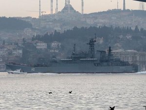 Rus askeri gemisi İstanbul Boğazı'ndan geçti
