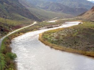 İran ve Azerbaycan Aras nehrine HES kuracak!