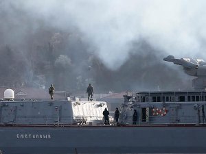 Rus savaş gemisi İstanbul Boğazı'ndan geçti