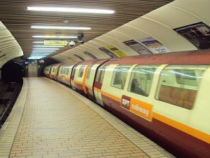Glasgow metrosu tren alımı ve sinyalizasyon için kararını verdi