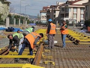 Otogar-Sekapark tramvay hattında ray montajı çalışmaları sürüyor