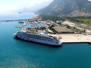 Port Akdeniz, 1300 yolcusuyla Aida Aura'yı ağırladı