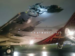 Cakarta Havalimanı'nda B737 tipi uçak ATR42'ye çarptı