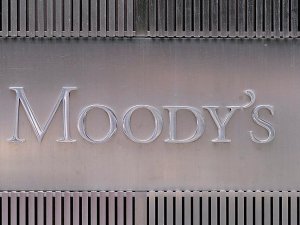 Moody's petrol devlerinin notunu indirdi