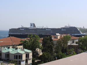 Dünyanın en akıllı gemisi Koningsdam İstanbul’da
