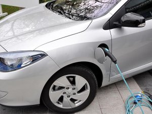 Almanya elektrikli otomobilleri 4 bin avro ile teşvik edecek