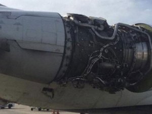 Delta uçağının motor kapağı koptu