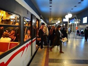 İzmir Metrosu aylık 9 milyon yolcuya ulaştı