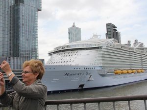 Dünyanın en büyük gemisi Hollanda’da