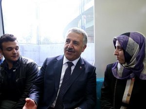 Ulaştırma, Denizcilik ve Haberleşme Bakanı Arslan Marmaray'da vatandaşlarla yolculuk yaptı