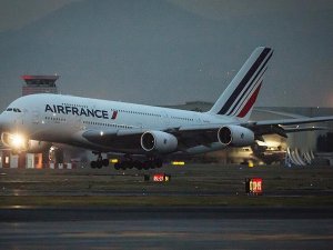 Air France pilotlarının grevi sürüyor