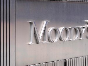 Moody's İngiltere'nin kredi notunu "negatif"e çekti