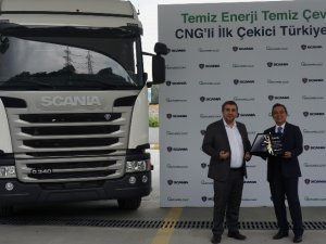 Scania, ilk CNG’li çekiciyi Naturel Gaz'a sattı