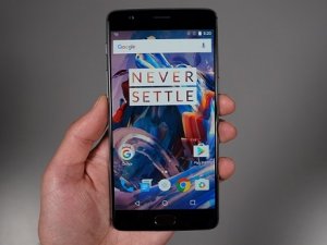 OnePlus'tan dev ekranlı telefon geliyor