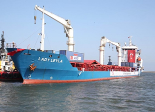 Gazze'ye yardım götüren 'Lady Leyla' Aşdot Liman'ına demir attı