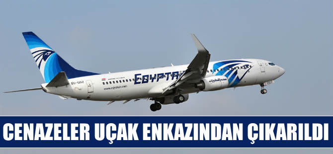 Cenazeler uçak enkazından çıkarıldı