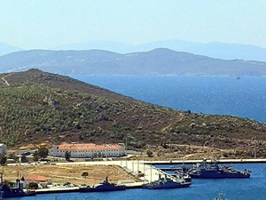 Foça Deniz Üssü'ne operasyon: 201 gözaltı
