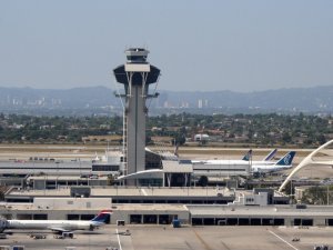 Los Angeles Havalimanı boşaltıldı