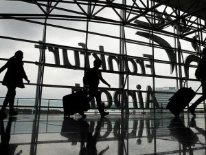 Frankfurt havalimanı güvenlik nedeni ile boşaltıldı