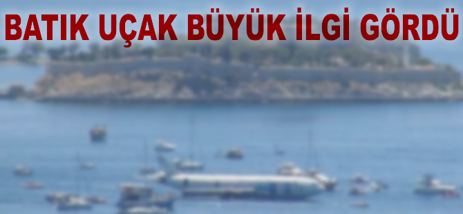 Batık uçak büyük ilgi gördü