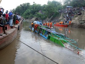 Myanmar'daki feribot kazasında ölenlerin sayısı 72'ye çıktı