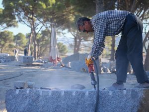 'Bergama taşı' Avrupa meydanlarını süslüyor