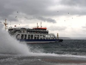 Fırtına deniz ulaşımını etkilemeye devam ediyor