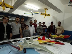 Üniversiteliler 'model uçak' yapıyor