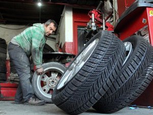 Lastikçilerde 'kış lastiği' mesaisi