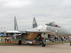 Çin, ilk Su-35 savaş uçağını teslim aldı