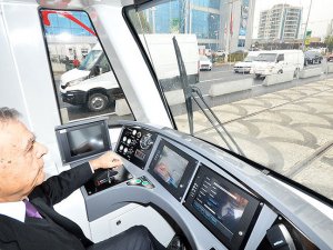 İzmir Karşıyaka tramvayında test sürüşleri başladı