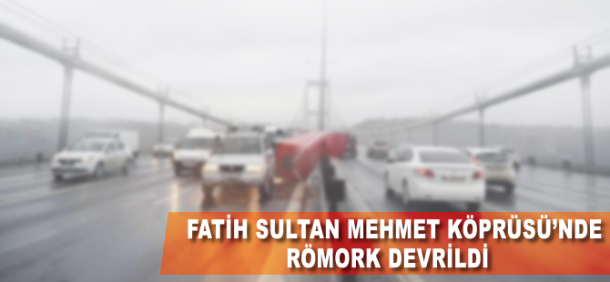 Fatih Sultan Mehmet Köprüsü'nde römork devrildi