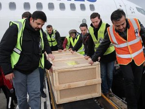 Bişkek'te düşen kargo uçağının pilotlarının cenazeleri yurda getirildi